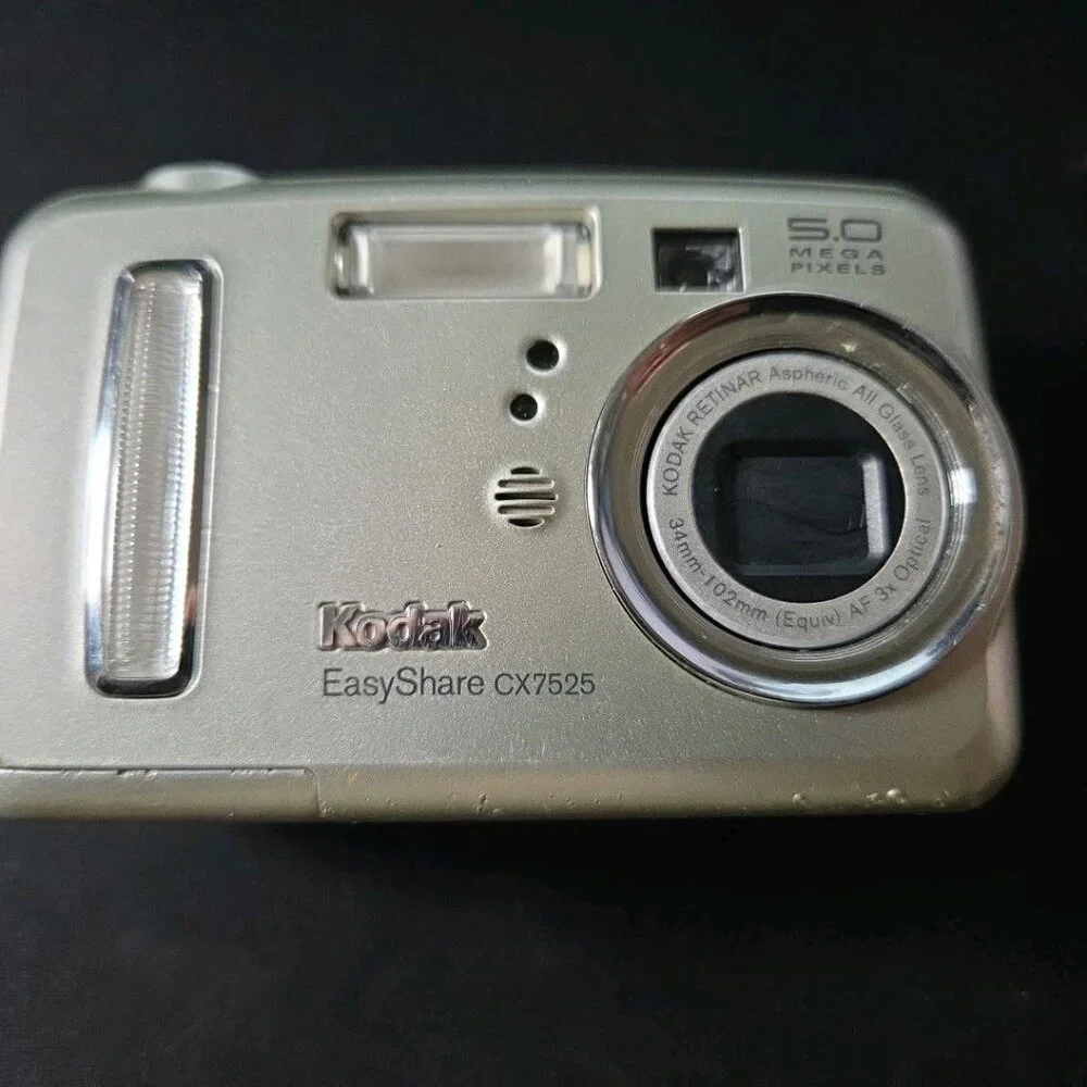 Kodak EasyShare CX7525 5MP Digital Camera For Parts, Not Working